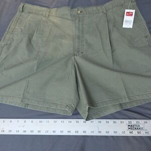 Woolrich Shorts Men's Olive‎ Khaki 5.75 Inseam Pleated Rugged Outdoor Comfort